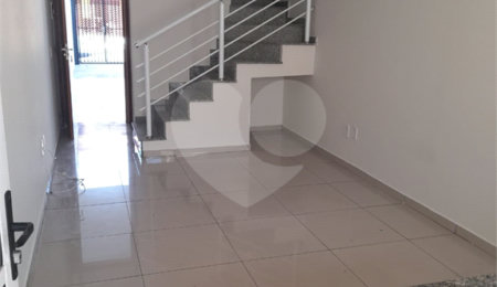 Sobrado à venda com 2 suítes em Jardim Nely, Indaiatuba, SP