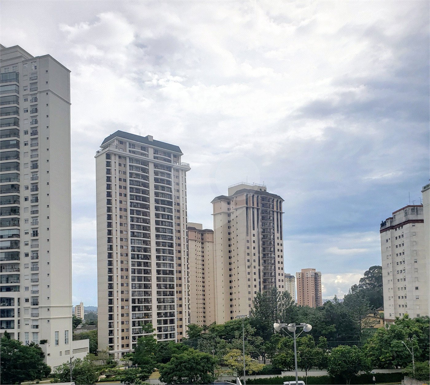 Apartamento à venda com 4 suítes em Santo Amaro, São Paulo, SP