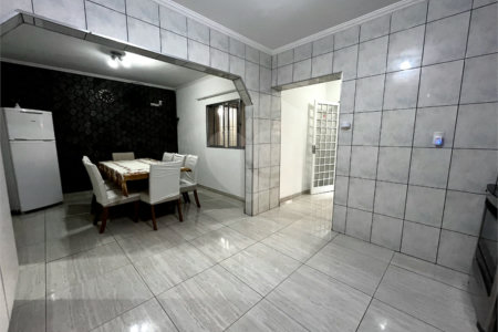 Sobrado à venda com 4 quartos, sendo 1 suíte,  em Vila Curuçá, Santo André, SP