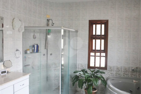 Sobrado à venda com 4 quartos, sendo 2 suítes,  em Alto da Boa Vista, São Paulo, SP