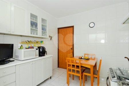 Casa à venda com 4 quartos, sendo 1 suíte, em Jardim Nova Taboão, Guarulhos, SP