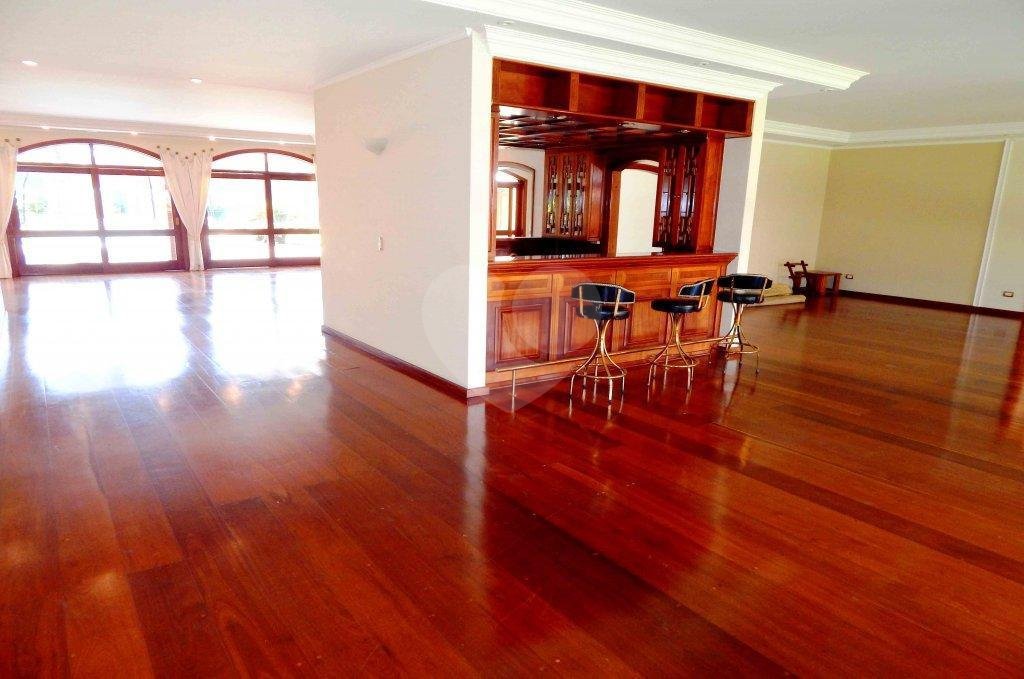 Sobrado à venda com 6 suítes em Jardim Cordeiro, São Paulo, SP
