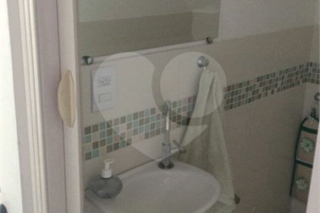 Sobrado à venda com 3 quartos no Centro, Poá, SP
