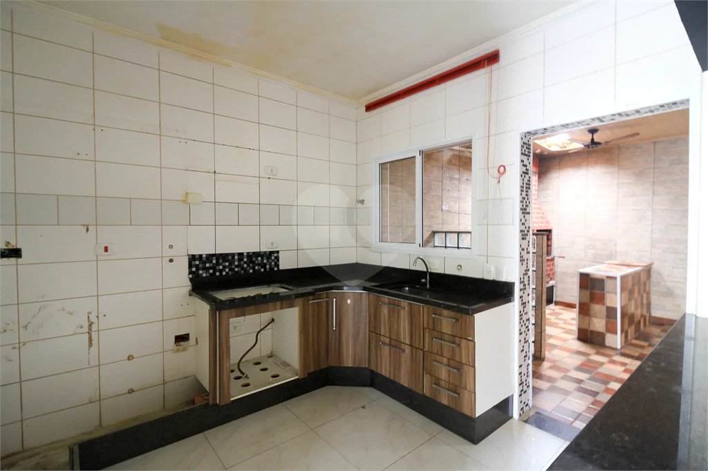Casa à venda com 3 quartos, sendo 1 suíte, no condomínio Village St. Louis, São Paulo - SP