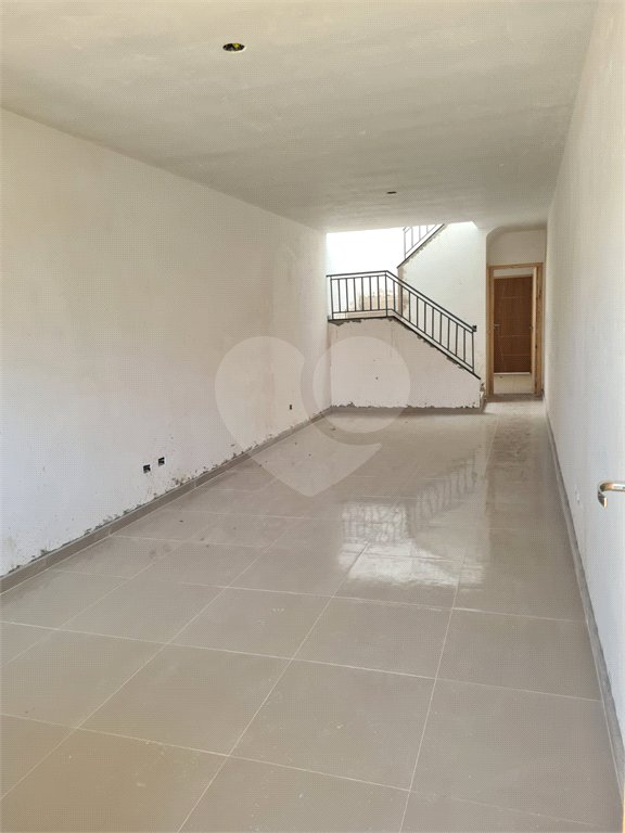 Sobrado à venda com 3 quartos, sendo 1 suíte, em Vila Gomes, São Paulo, SP