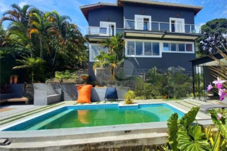Casa à venda com 3 suítes no condomínio Vale da Santa Fé, Vinhedo - SP