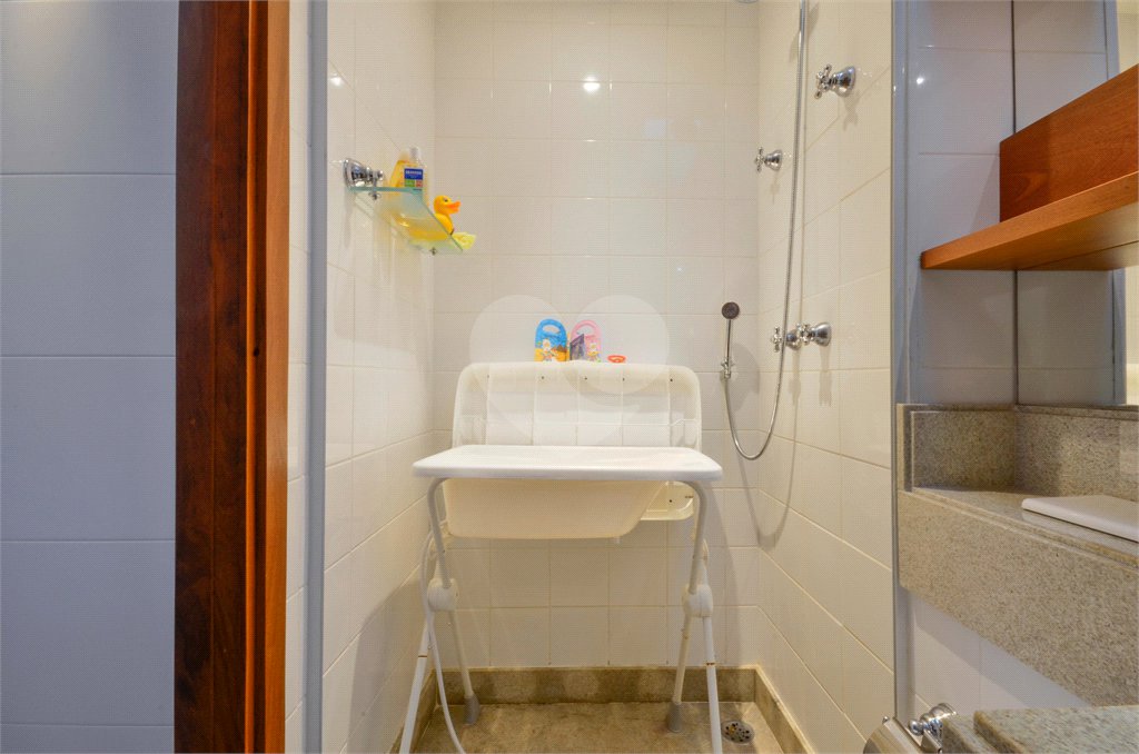 Casa à venda com 5 quartos, sendo 4 suítes, no condomínio Espaço Mobile - Real Parque, São Paulo - SP