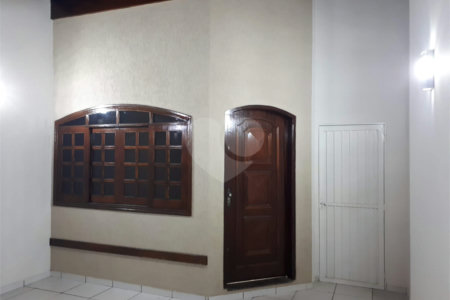 Casa térrea no Jardim Hikari para venda.