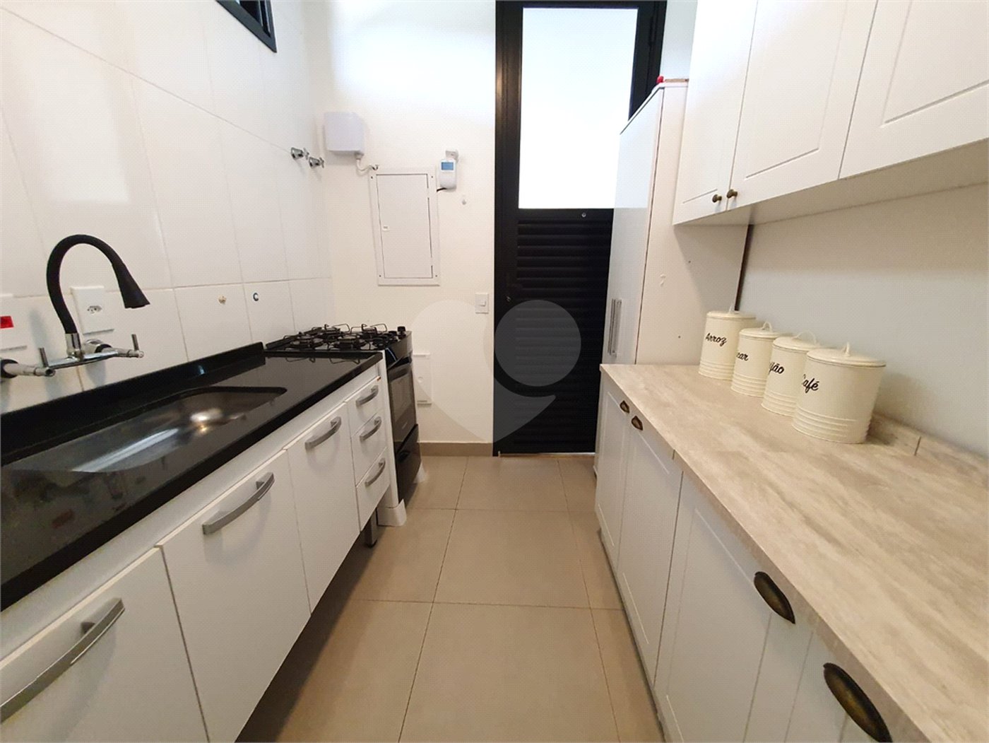 Casa à venda com 6 quartos, sendo 5 suítes, no condomínio Jardim Primavera, Louveira - SP