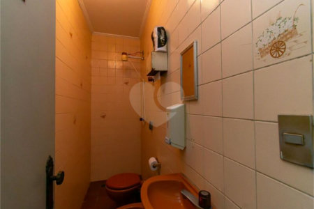 Casa à venda com 8 quartos, sendo 2 suítes, em Indianópolis, São Paulo, SP