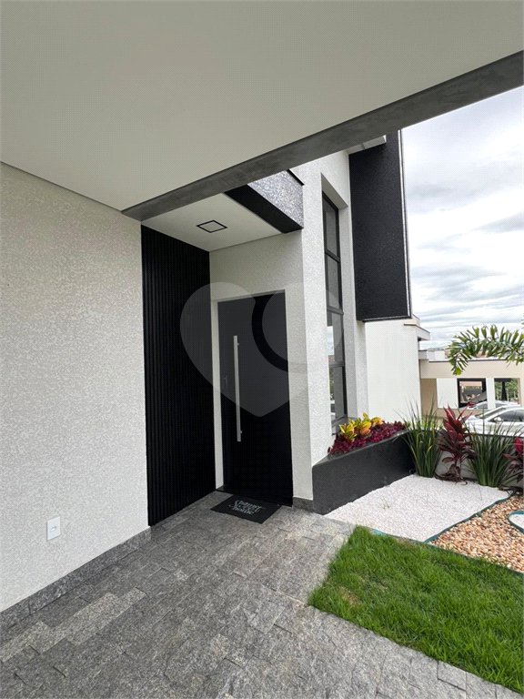 Casa à venda com 3 quartos, sendo 1 suíte, no condomínio Horto Florestal Villagio, Sorocaba - SP