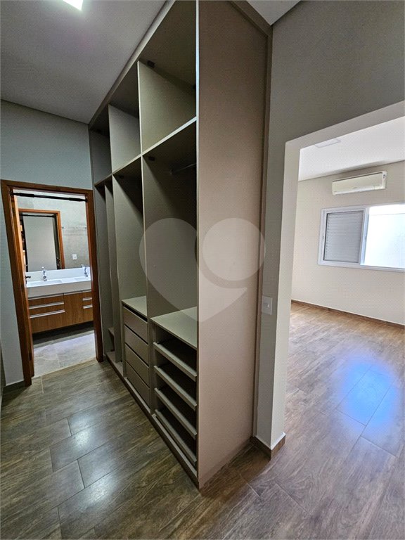 Casa à venda com 3 quartos, sendo 1 suíte,  no condomínio Mantova, Indaiatuba - SP