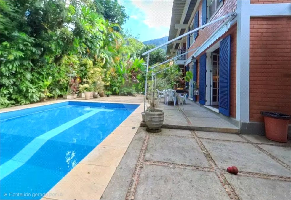 Casa à venda com 4 quartos, sendo 2 suítes,  em Jardim Botânico, Rio de Janeiro, RJ