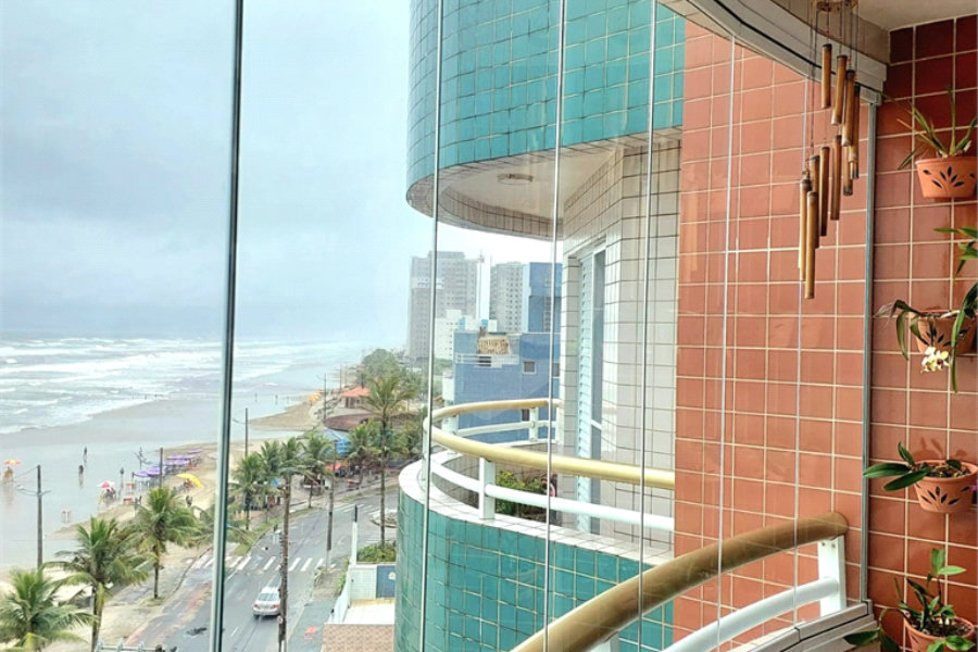 Apartamento à venda com 2 quartos, sendo 1 suíte,  em Vera Cruz, Mongaguá, SP