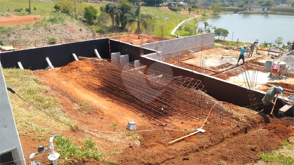 Casa à venda com 3 suítes no condomínio Loteamento Terras da Fazenda Santana I, Atibaia - SP