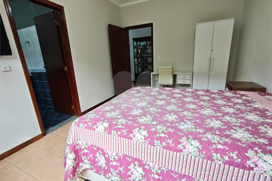 Casa à venda com 4 quartos, sendo 2 suítes,  em Country Residencial Felix, Bom Jesus dos Perdões, SP