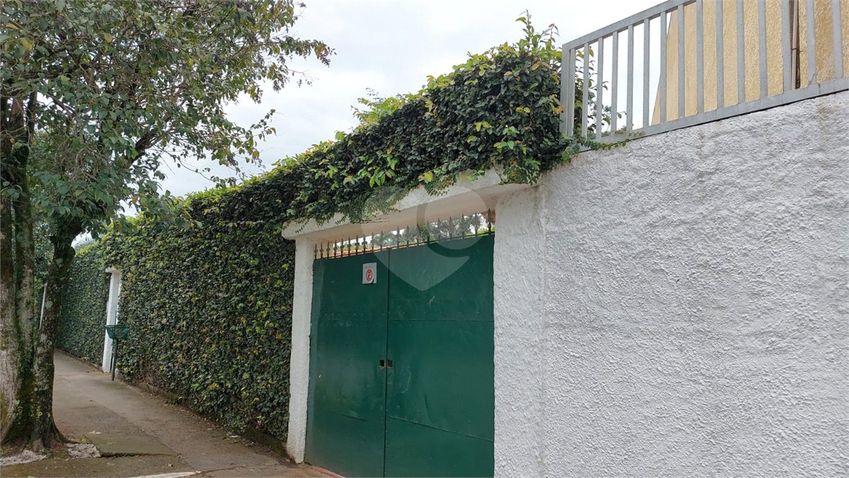 Casa à venda ou para alugar com 6 quartos, sendo 2 suítes, em Parque São George, Cotia, SP