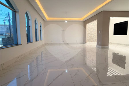 Casa à venda com 5 quartos, sendo 4 suítes, em Vila Rosália, Guarulhos, SP