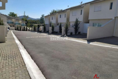 Casa à venda com 2 quartos no condomínio Residencial Manuela, Chácaras Maringá, Atibaia - SP