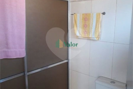 Ampla casa no condomÍnio Parque Fehr, contendo: