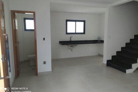Sobrado com 3 dormitórios à venda, 107 m² por R$ 825.000,00 - Estuário - Santos/SP