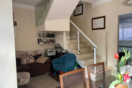Casa à venda com 3 quartos, sendo 1 suíte, no condomínio Vila Nova Horizonte, Suzano - SP