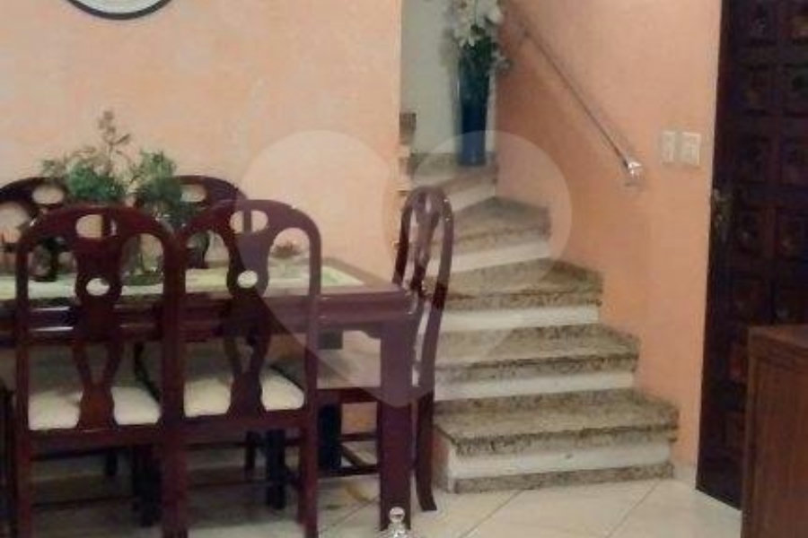Casa à venda com 3 quartos, sendo 1 suíte, no condomínio Travessa Soldado Oscar Ribeiro Sampaio,8, São Paulo - SP