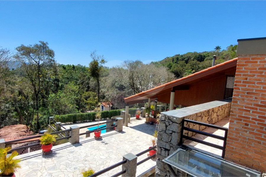 Casa à venda com 3 quartos, sendo 2 suítes, no condomínio Alpes de Caieiras, Caieiras - SP