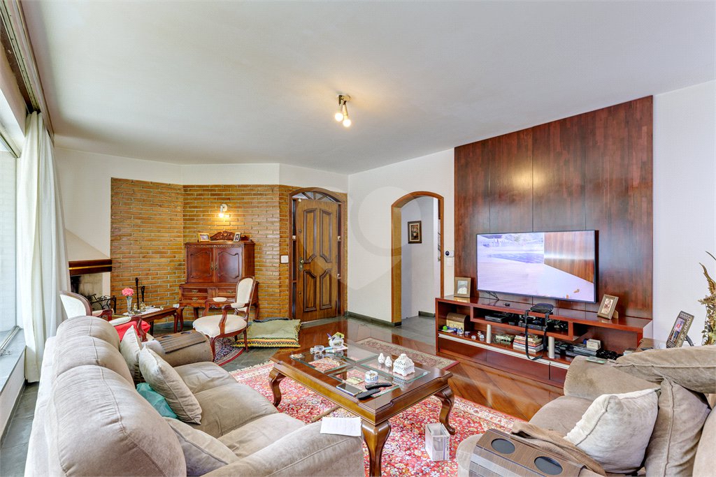 Casa à venda com 3 quartos, sendo 1 suíte, em Alto da Boa Vista, São Paulo, SP
