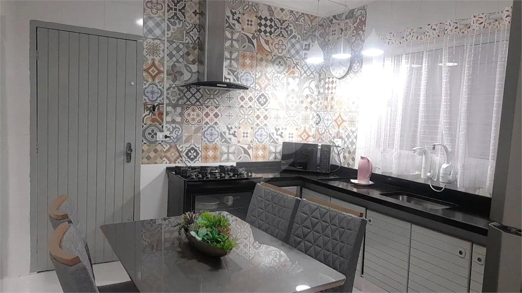 Sobrado à venda com 3 suítes em Itaim Paulista, São Paulo, SP