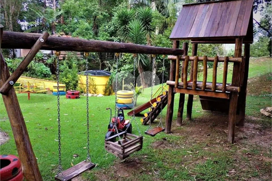 Casa à venda com 6 quartos, sendo 5 suítes,  no condomínio Cinco Lagos, Mairiporã - SP