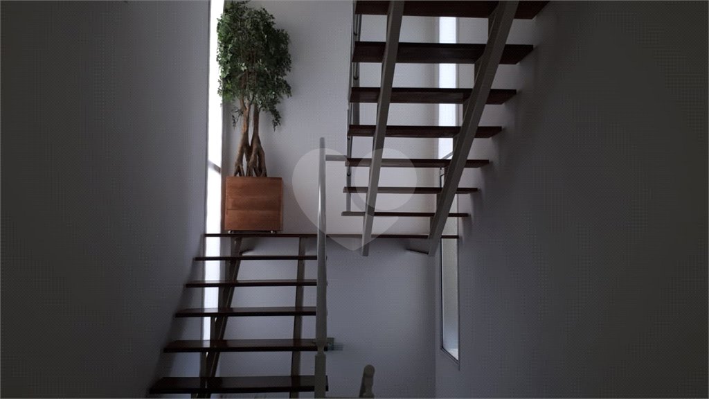Casa à venda com 4 quartos, sendo 2 suítes, no condomínio Cond Residencial Villagio da Serra, São Paulo - SP