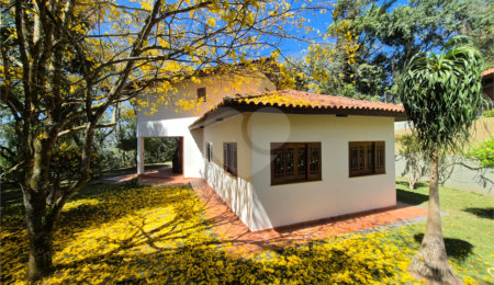 Casa à venda com 4 quartos, sendo 2 suítes,  no condomínio Alpes da Cantareira, Mairiporã - SP