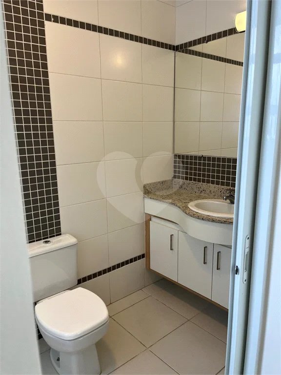 Casa para alugar com 3 suítes no condomínio Figueira Garden, Atibaia - SP