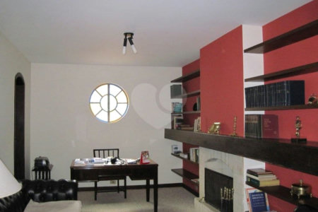 Casa à venda com 4 quartos, sendo 2 suítes,  em Jardim Leonor, São Paulo, SP