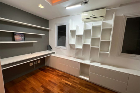 Sobrado à venda ou para alugar com 4 suítes em Vila Bertioga, São Paulo, SP