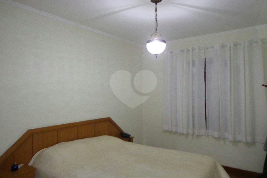 Sobrado à venda com 4 quartos, sendo 1 suíte, em Jardim Floresta, São Paulo, SP
