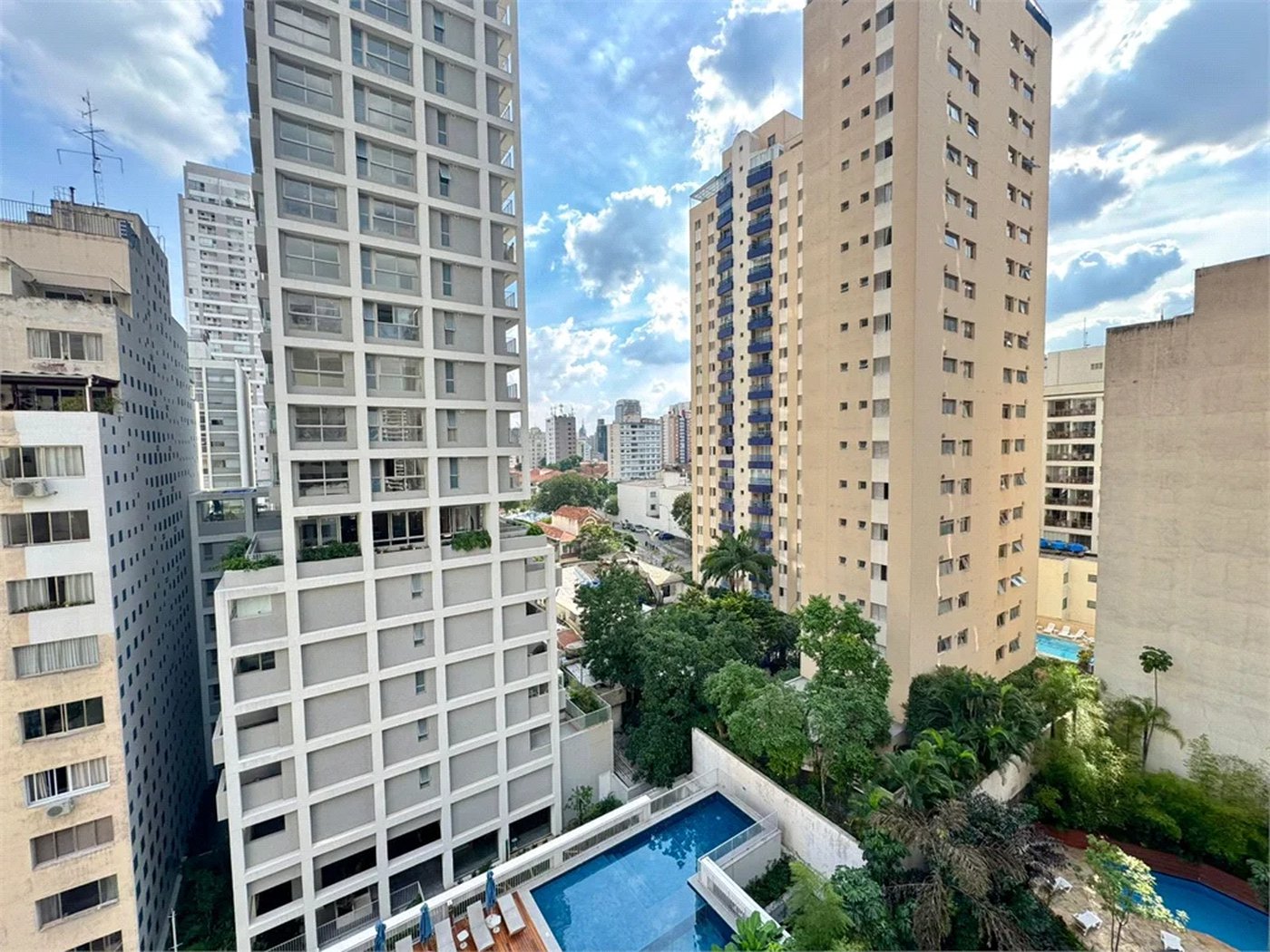Apartamento à venda com 4 quartos, sendo 2 suítes, em Pinheiros, São Paulo, SP