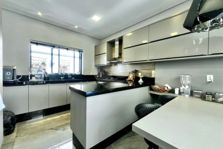 Casa à venda com 3 suítes em Vila Popular, Itapetininga, SP