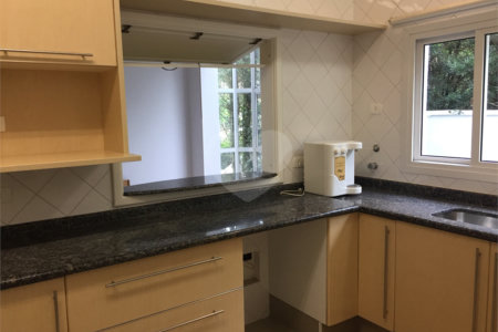Casa à venda com 4 quartos, sendo 2 suítes, no condomínio Residencial Morumbi, São Paulo - SP