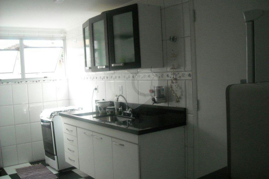 Apartamento à venda com 4 quartos, sendo 1 suíte, em Enseada, Guarujá, SP