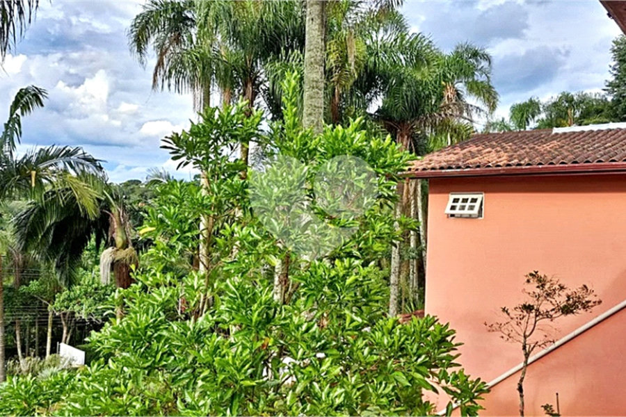 Casa à venda com 6 quartos, sendo 2 suítes, no condomínio Associação Reserva das Hortênsias, Mairiporã - SP