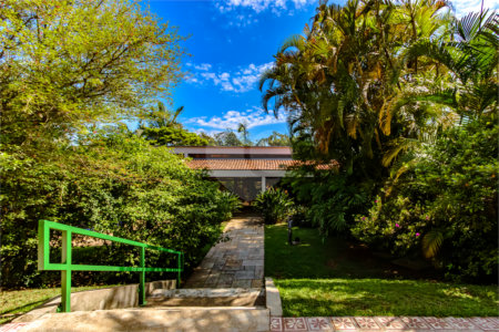 Casa à venda com 4 quartos, sendo 1 suíte,  em Jardim Leonor, São Paulo, SP