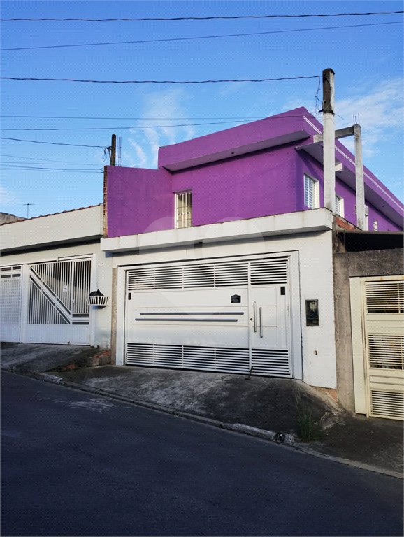 Sobrado à venda com 3 quartos, sendo 1 suíte,  em Jardim Varan, Suzano, SP