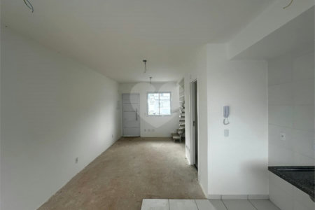 Casa à venda com 2 quartos no condomínio Vila das Paineiras, Suzano - SP