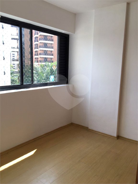 Apartamento à venda com 3 quartos, sendo 1 suíte, em Jardim Parque Morumbi, São Paulo, SP