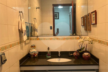 Casa à venda com 4 quartos, sendo 3 suítes, no condomínio Vitoria Regia, São Paulo - SP