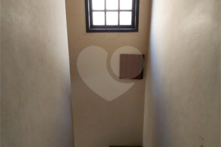 Sobrado à venda com 4 quartos, sendo 1 suíte, em Lavapés, Mairiporã, SP