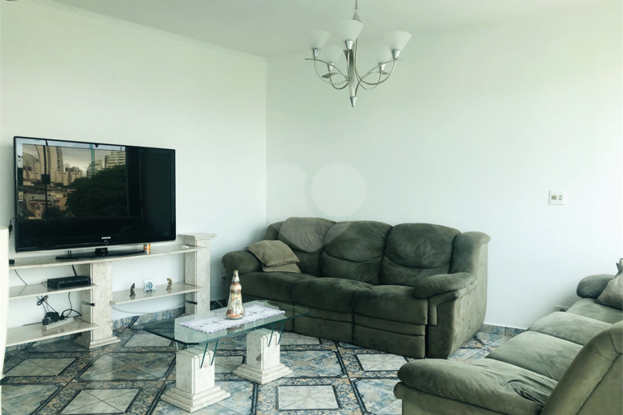 Sobrado à venda com 3 quartos, sendo 1 suíte, em Vila Romero, São Paulo, SP