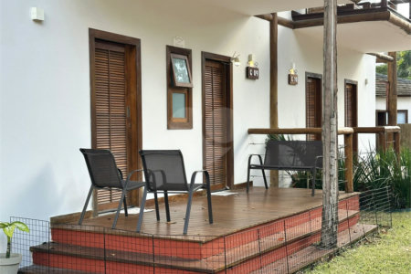 Casa à venda com 2 quartos, sendo 1 suíte, no Centro / Arraial D'ajuda, Porto Seguro, BA